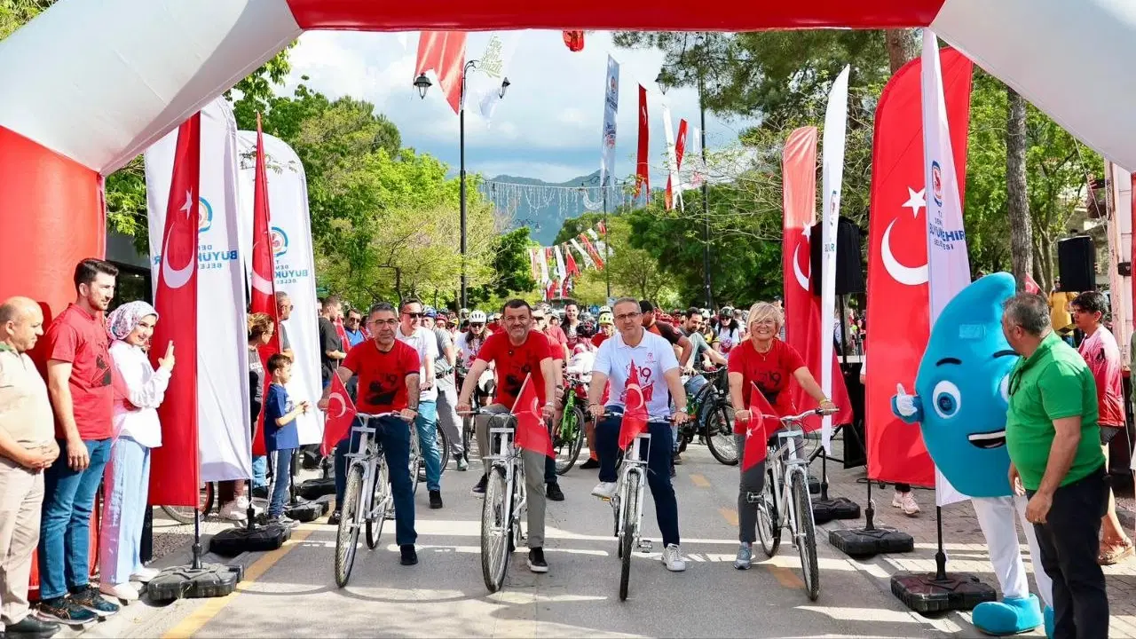 19 Mayıs ruhuyla umuda pedal çevirdiler