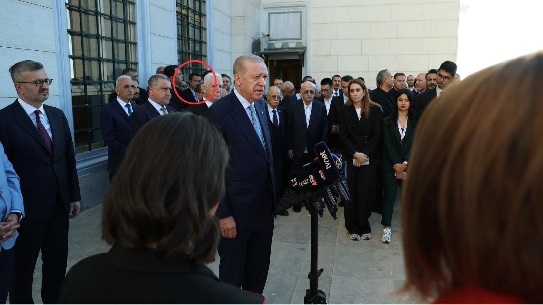 Acun Ilıcalı, Erdoğan'a bayram namazında eşlik etti