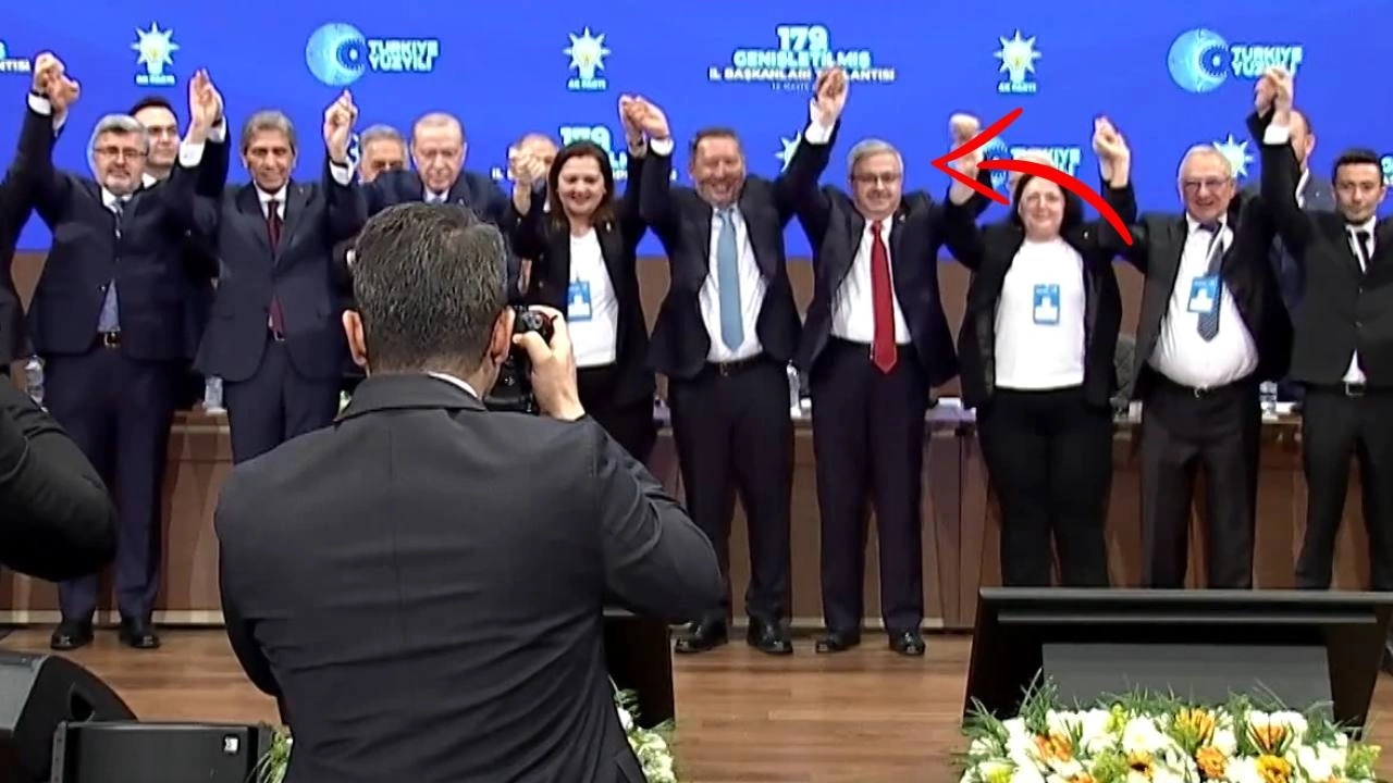 "Afyon'u parsel parsel sattı" sözü de unutuldu! AKP'li vekil 'beka' deyip Burcu Köksal'ın elini kaldırdı