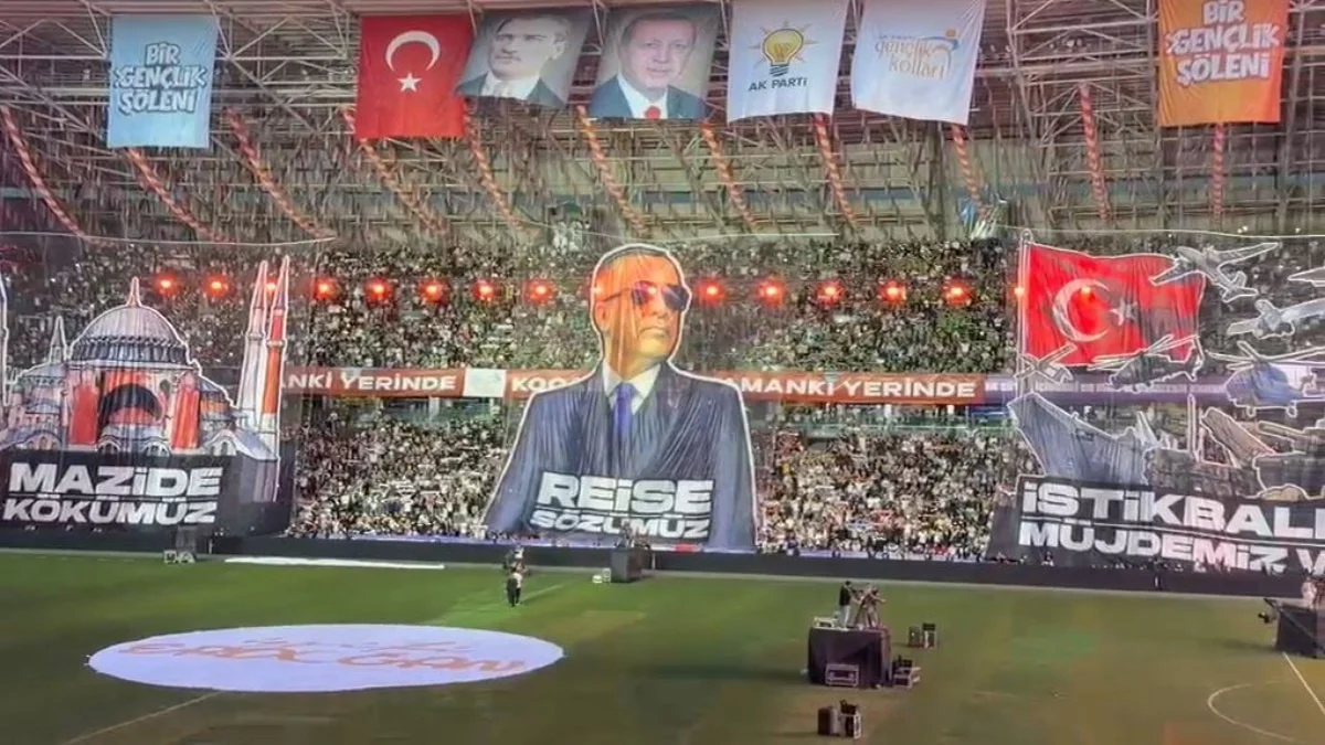 AK Gençlik, Kocaeli'de gövde gösterisi yapıyor