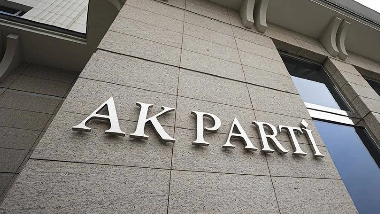 AK Parti'de 4 ilde il başkanları ve yönetim kurulları değişti