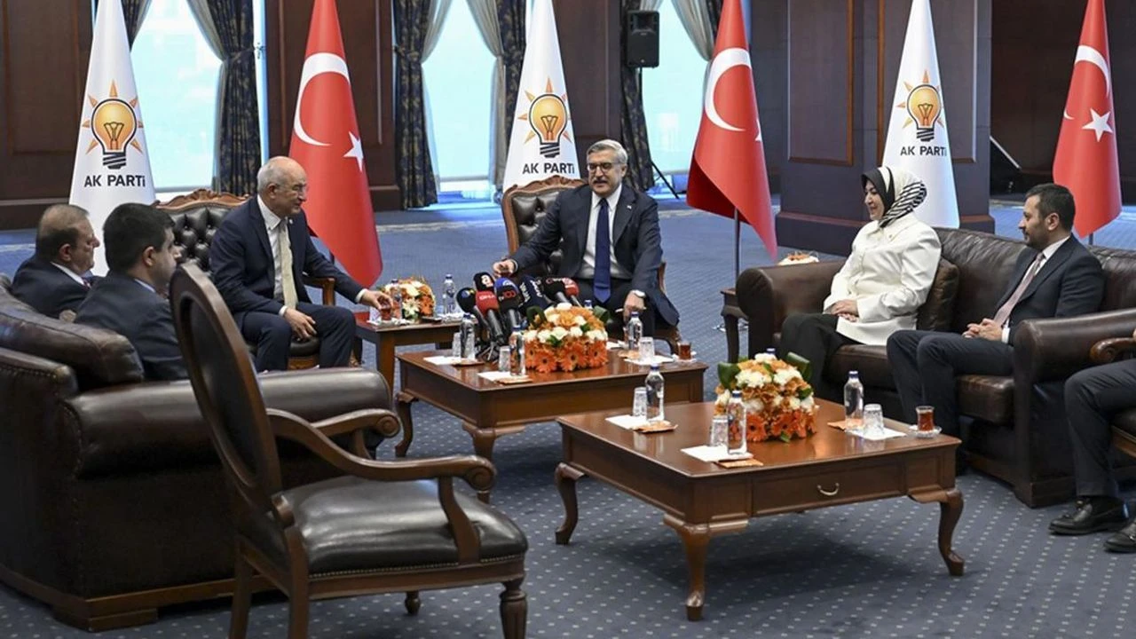 AK Parti ile CHP 2 yıl sonra yeniden bayramlaştı
