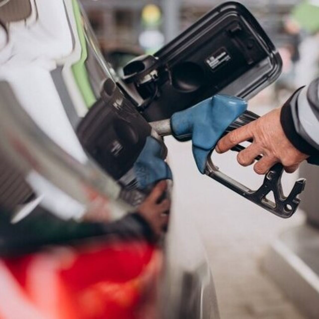 Akaryakıta çifte zam geldi: benzine ise 1 lira 14 kuruş zam geldi