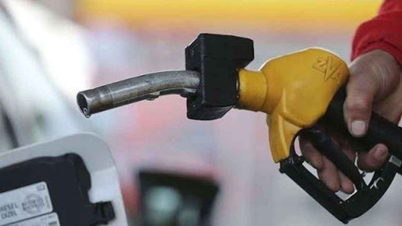 Akaryakıtta tabela adeta yangın yerine döndü: Dün gece motorinin litresine 4 lira 18 kuruş zam geldi