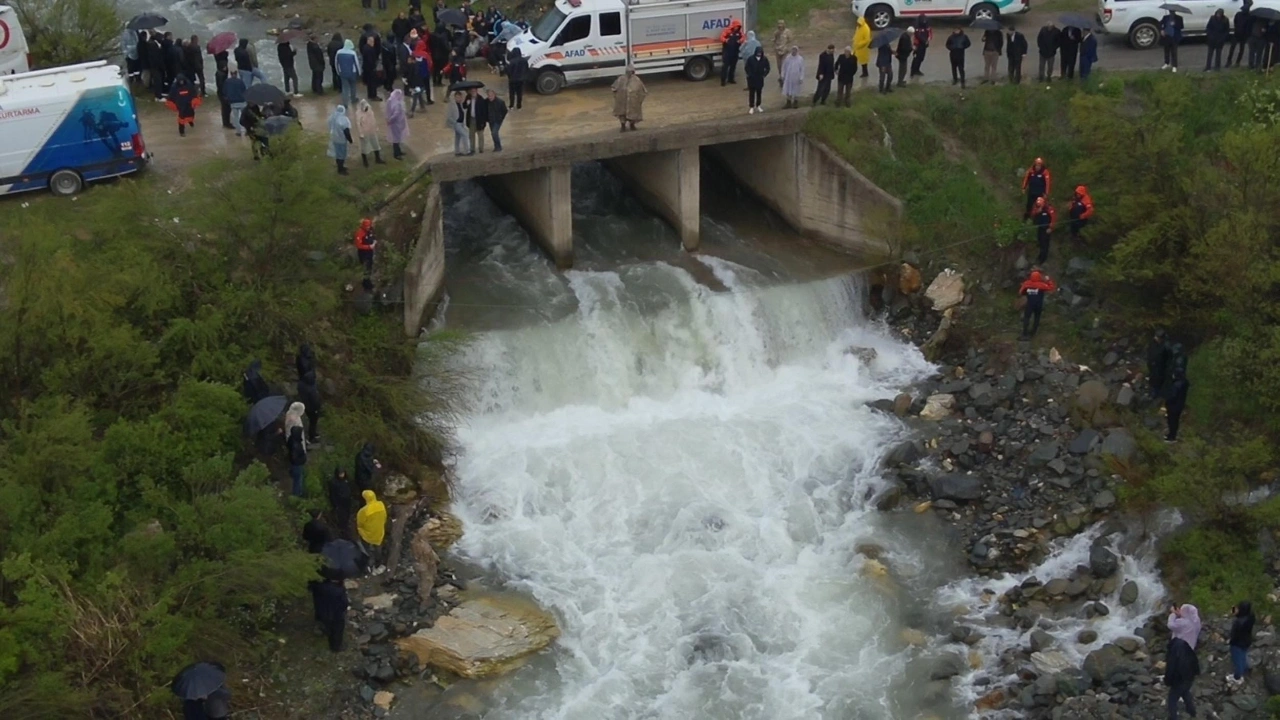 Akıntıya kapılan kadının eşyaları bulundu: dengesini kaybederek dereye düştü