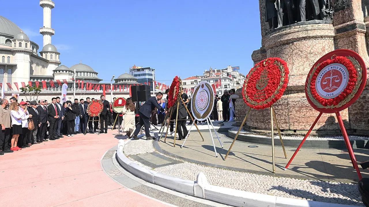 AKP, Taksim'deki 19 Mayıs töreninde çelenk bırakmadı... CHP'den sert tepki