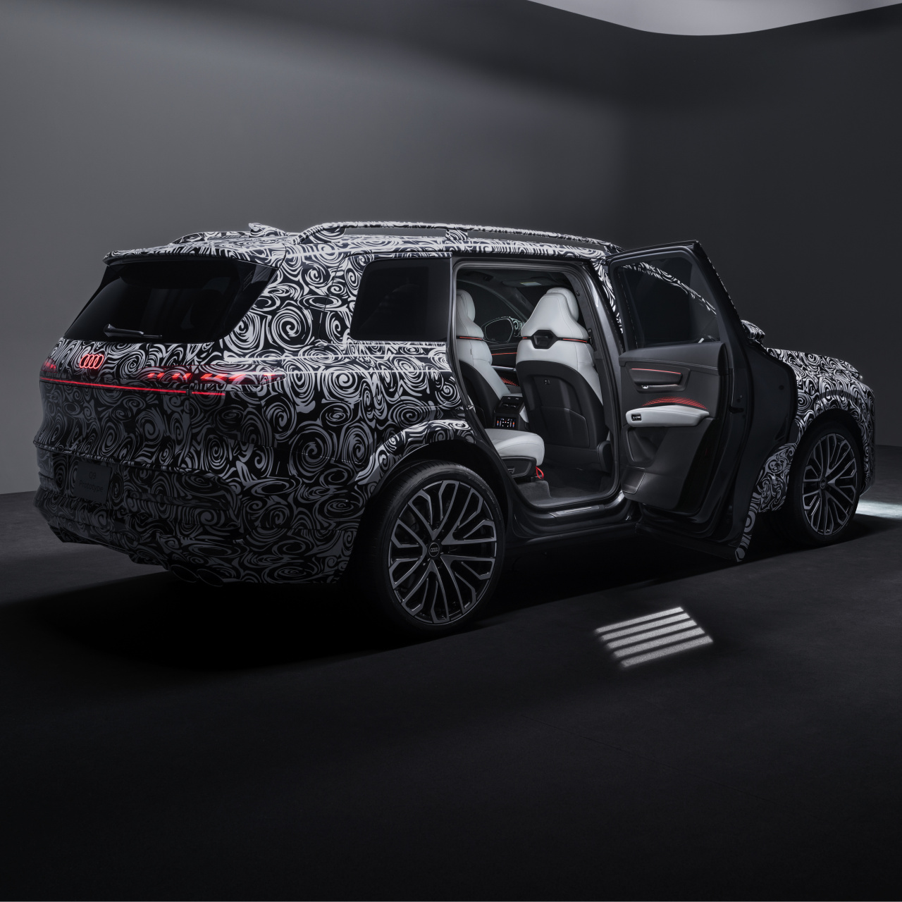 Almanlar rotayı Amerika'ya kırdı: Audi'nin ilk tam boy SUV modeli Q9'un kabin detayları ortaya çıktı