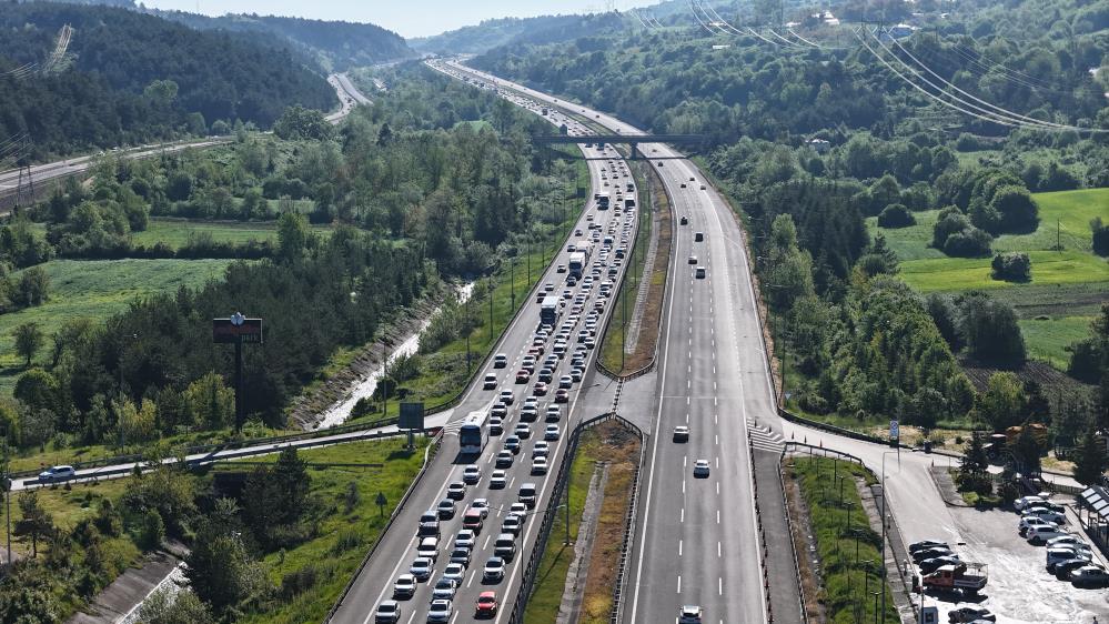 Anadolu Otoyolu'nda son durum: İstanbul'a dönüş trafiği sabahtan başladı