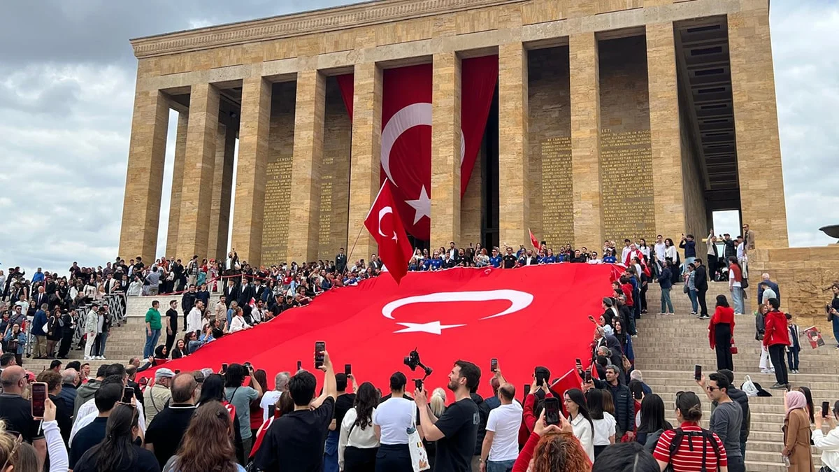 Atam gösterdiğin hedefe durmadan yürüyeceğiz!: Büyük Önder'in mirasına sahip çıktı