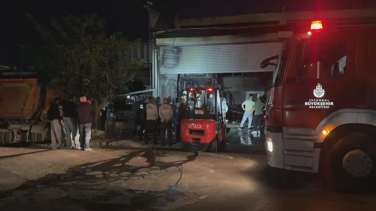 Başakşehir'de park halindeki TIR'da çıkan yangın söndürüldü