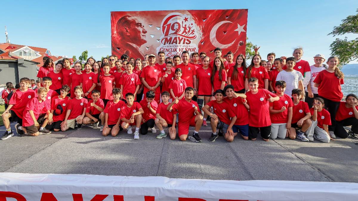 Bayraklı'da 19 Mayıs; spor, müzik ve gençlik şölenine dönüştü