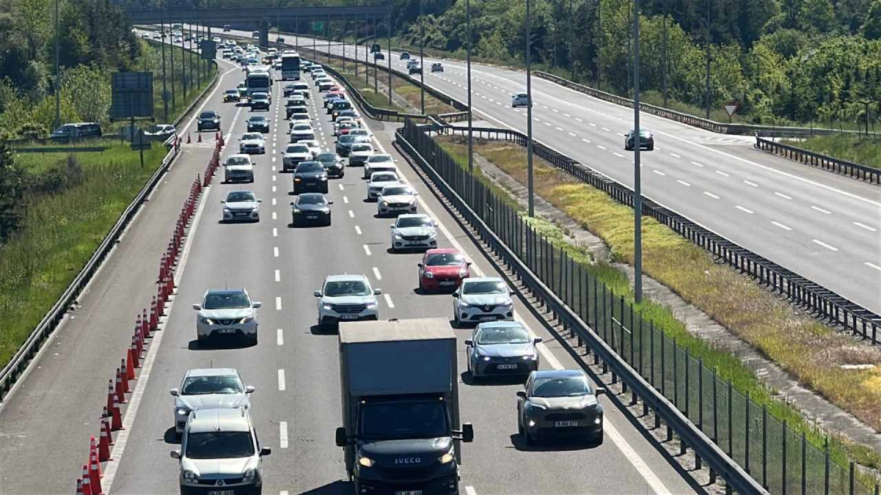 Bayram bitti çile başladı! Trafik milim milim ilerliyor