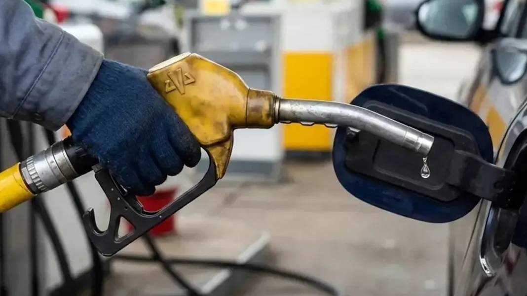 Benzine indirim geliyor! İşte yarından itibaren geçerli olacak yeni pompa fiyatları