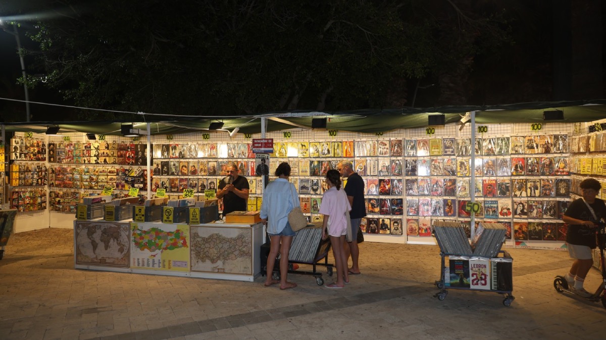 Bodrum Belediyesi ve YAYDER iş birliğiyle düzenlenen Bodrum Kitap ve Edebiyat Fuarı