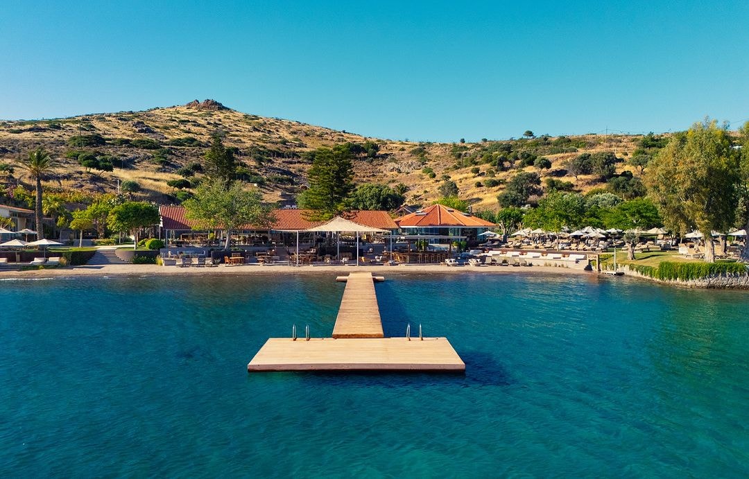 Bodrum Yalıkavak'ta faaliyet gösteren popüler sahil işletmesi Xuma Beach çalışanları
