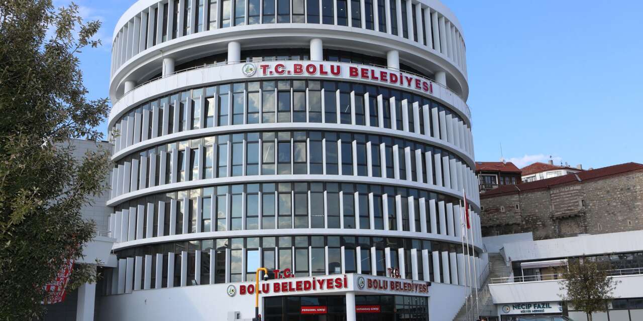 Bolu Belediyesi'ne operasyon: 3 kişi gözaltına alındı