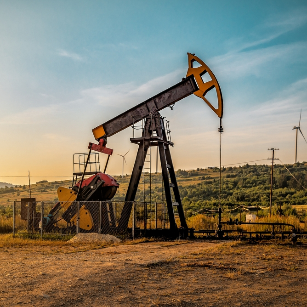 Brent petrolün varili, uluslararası vadeli piyasalarda 110,33 dolardan satılıyor