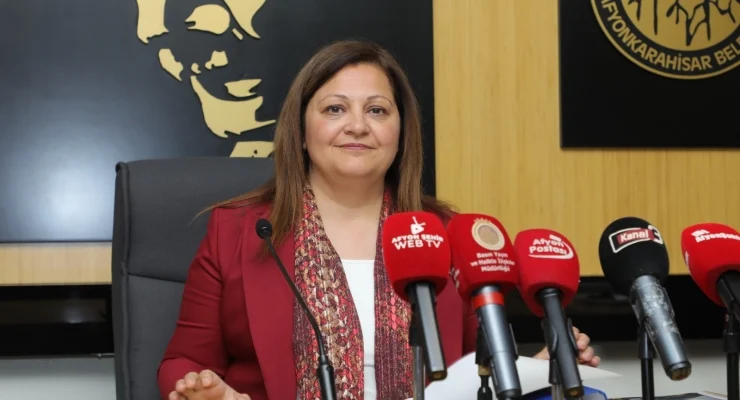 Burcu Köksal, 'AK Parti'ye katılıyorum, içim rahat' demiş