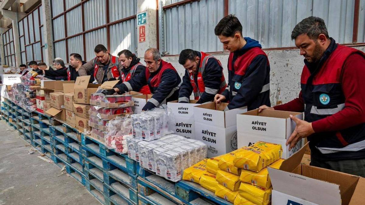 Büyükşehir'in dayanışma eli bayram öncesi sofralara ulaştı