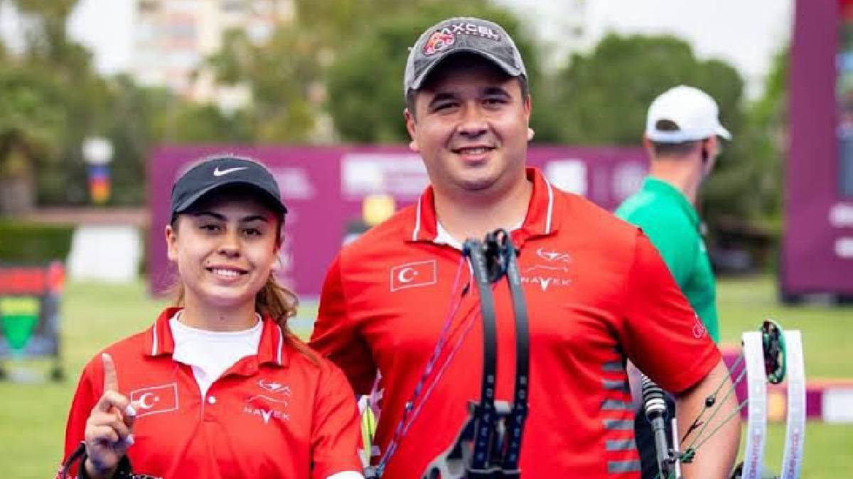 Büyükşehir okçuları Hazal Burun ve Emircan Haney Milli Takım'da tarih yazdı
