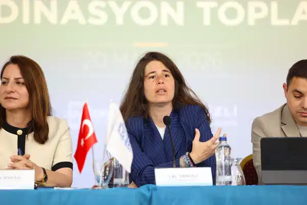 Çeşme Belediyesi 2026 yaz sezonu öncesi esnafla bir araya geldi