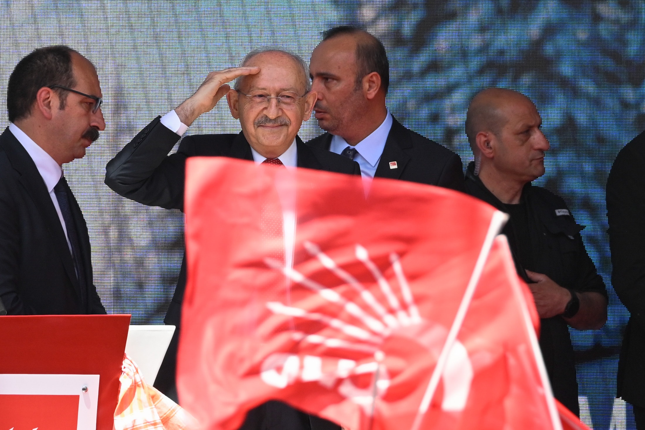 CHP'de mutlak butlan kararı sonrası göreve gelen yönetimin, 20 çalışanı daha işten çıkardığı belirtildi