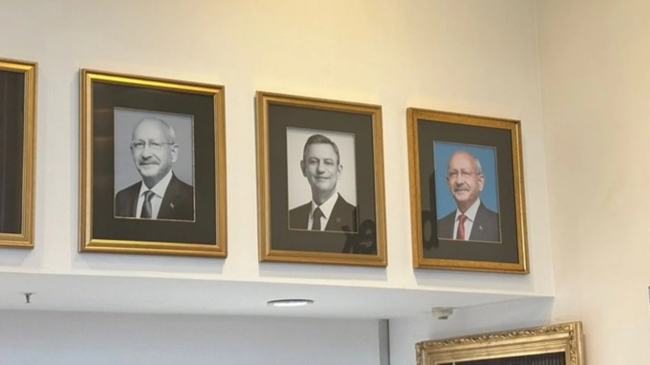 CHP Genel Merkezi'nde indirilen fotoğraflar yeniden asıldı