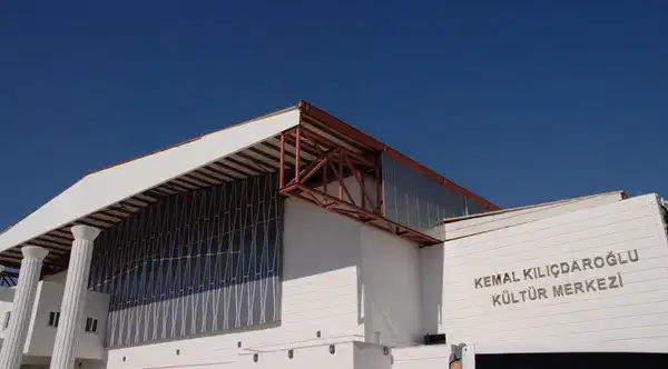 CHP'li belediye meclis üyeleri Kemal Kılıçdaroğlu ismini taşıyan merkezin isminin değiştirilmesini istedi