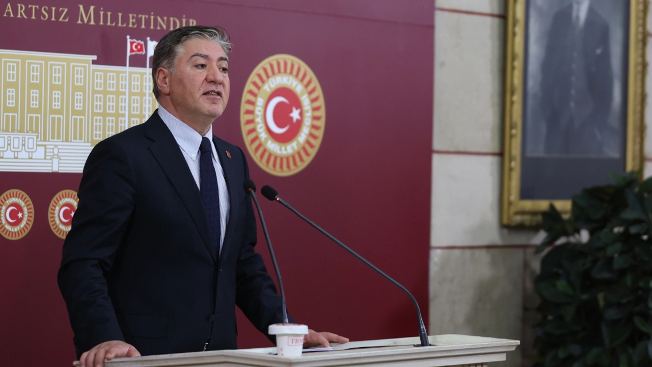 CHP'li Murat Emir'den 'Emre Caner' tepkisi