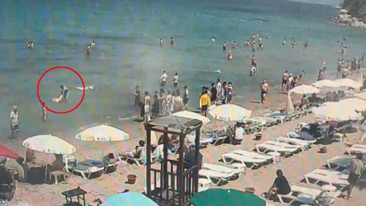Çinli turist denizde ölümle burun buruna geldi