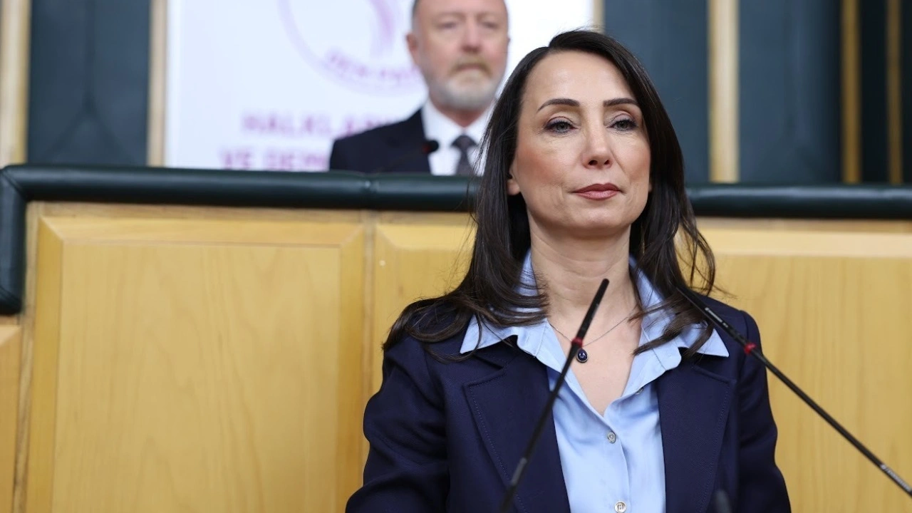 DEM Parti'den CHP'li belediyelere operasyon çıkışı