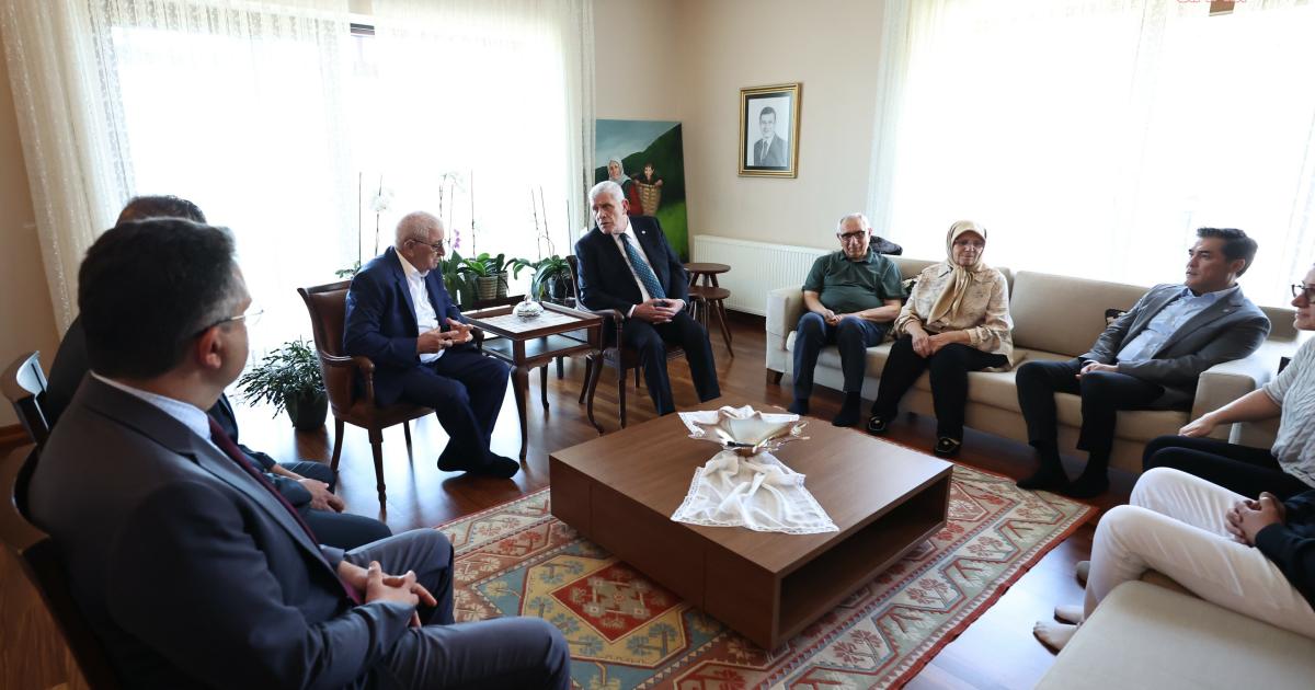 Dervişoğlu, Ekrem İmamoğlu'nun anne ve babasına ziyaret etti