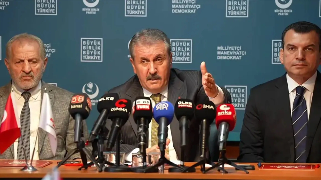 Destici'den ortağı AKP'ye ikramiye tepkisi