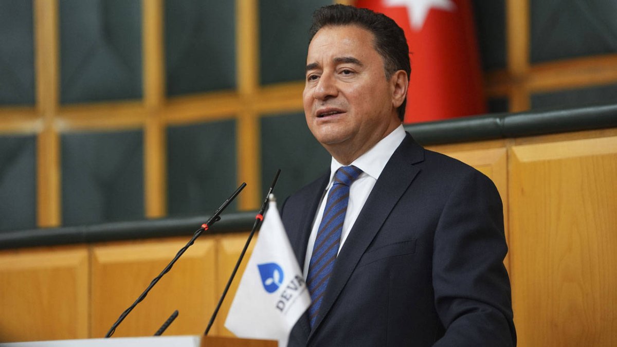 DEVA Partisi Genel Başkanı Ali Babacan, asgari ücretliye ara zam yapılmamasına ilişkin sosyal medya hesabından açıklama yaptı