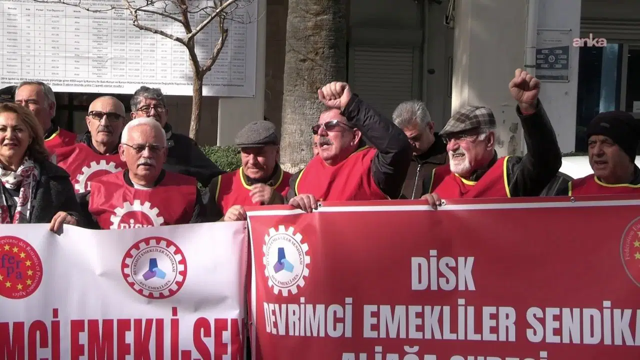 DİSK'ten AYM önünde yaşamını yitiren emekli için açıklama