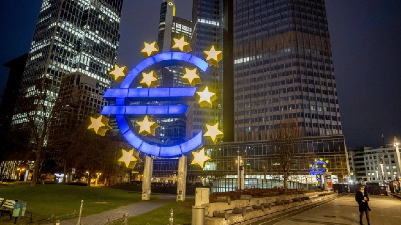ECB 2027 ve 2028 enflasyon tahminlerini yukarı yönlü revize etti