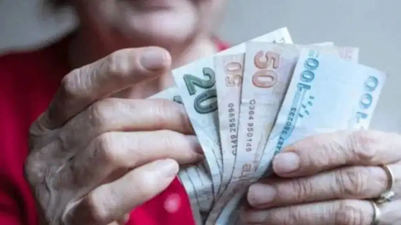 Emekli bayram ikramiyesi ödemeleri başladı
