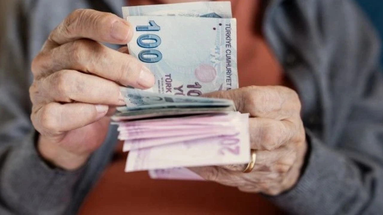 Emekli maaşını 2 katına çıkaracak seyyanen zam kararı için AYM'den gelecek haberi beklemeye başladı