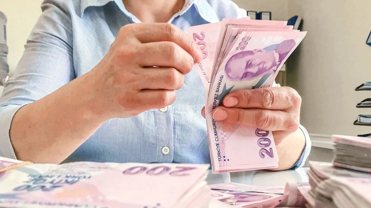 Emekliye çifte ödeme müjdesi! Bayram ikramiyesi ve maaşlar aynı anda hesapta