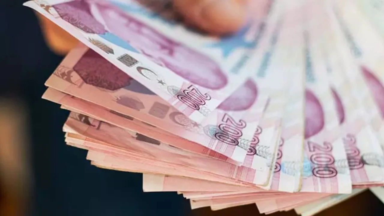 Enflasyon tahmini güncellenince emekli ve memura yapılacak zam oranı değişti