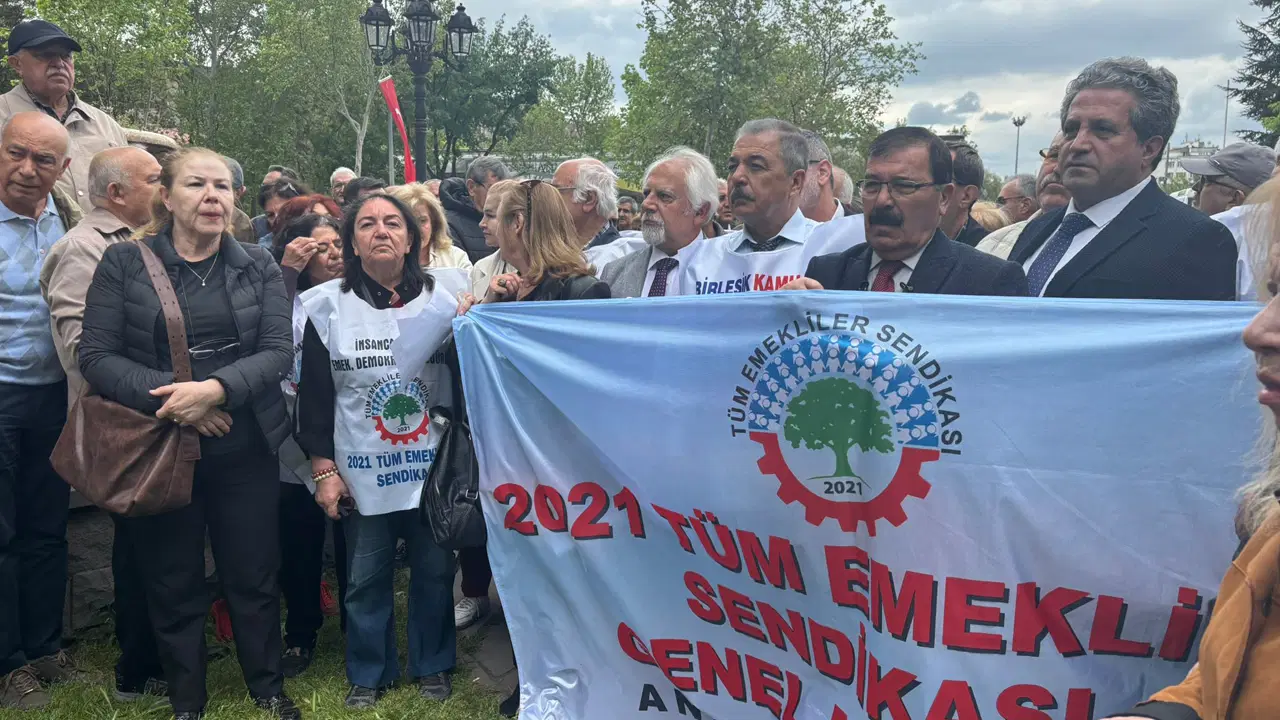 Erdoğan sözünü tutmayınca emekliler Ankara'da adliye önünde ses yükseltti