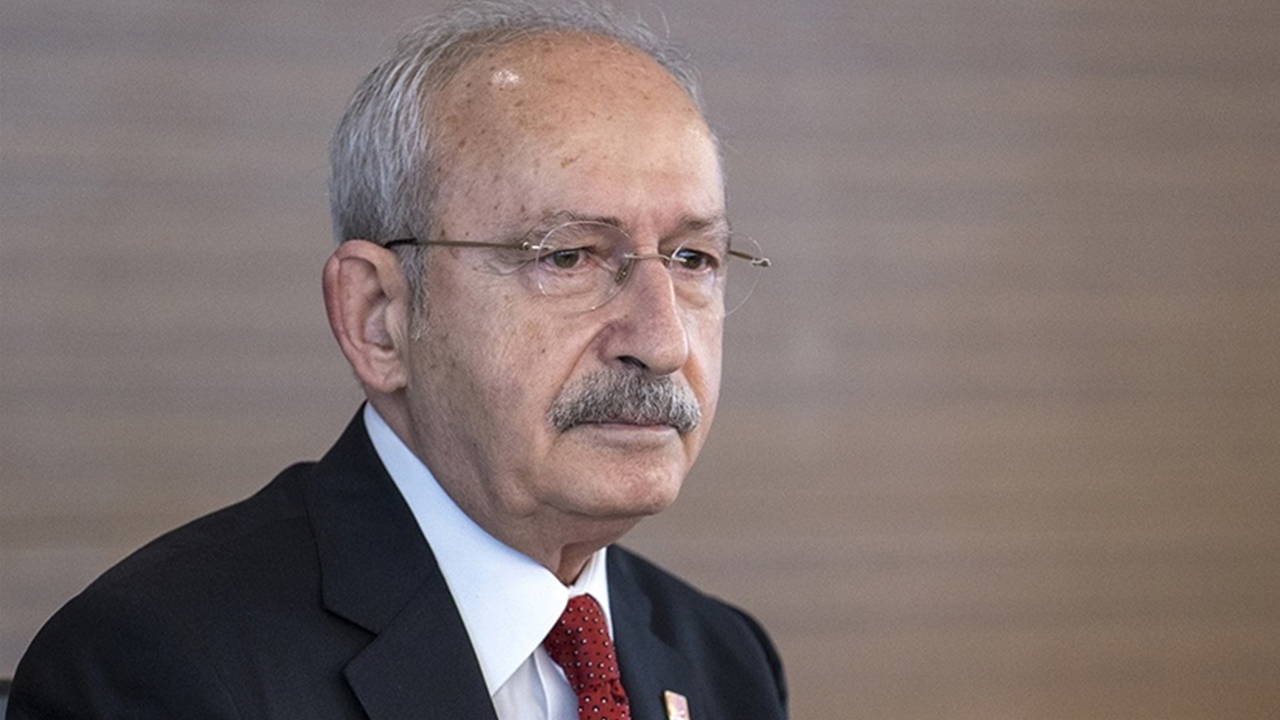 Eski CHP'li vekilden çok konuşulacak paylaşım... İki olaya işaret etti
