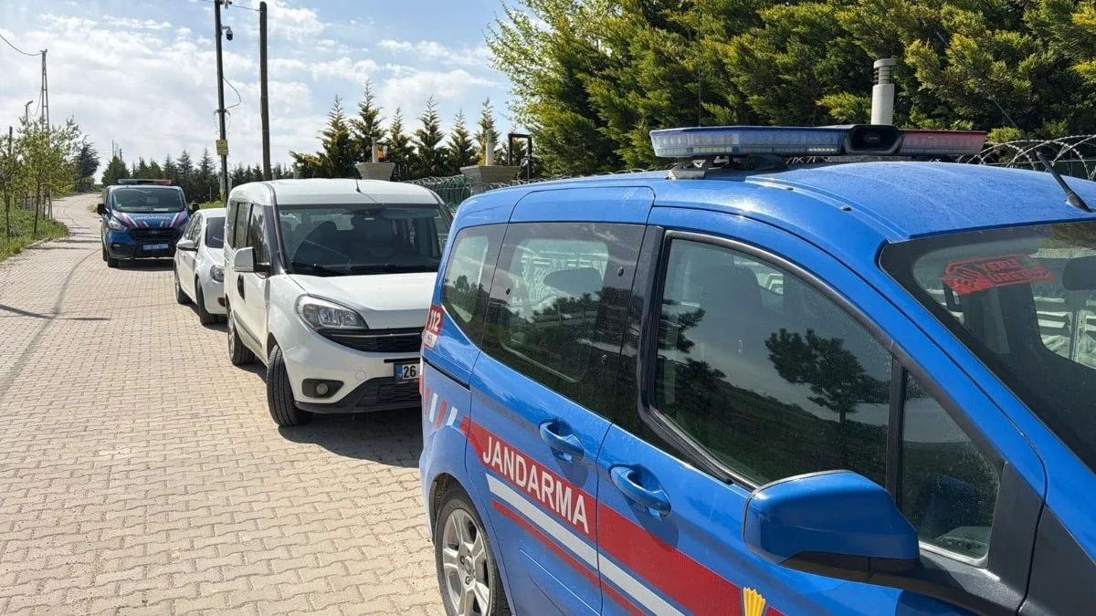 Eskişehir Tepebaşı operasyonunda toprak altındaki gizli odada kripto cihazları ele geçirildi