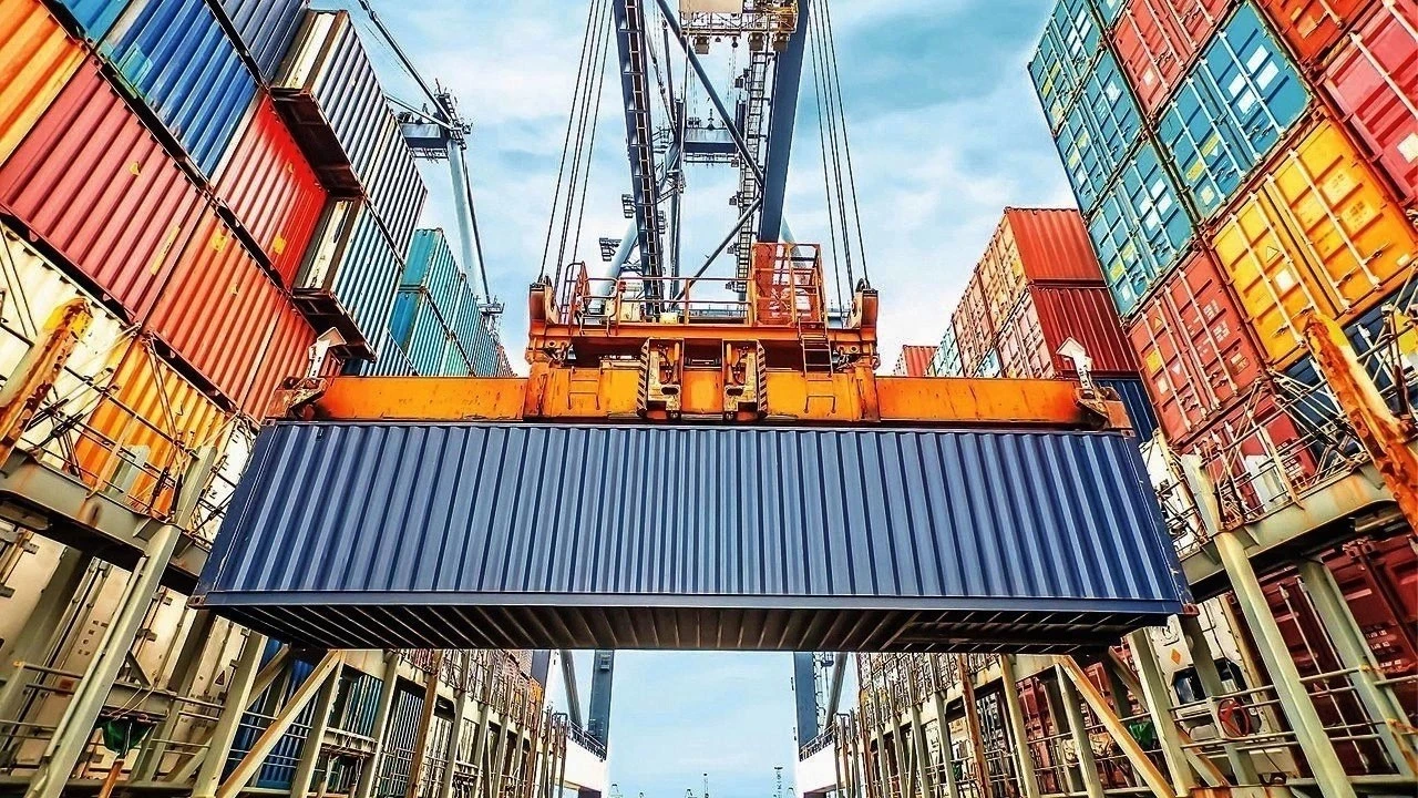 Euro Bölgesi 7,8 milyar Euro dış ticaret fazlası verdi