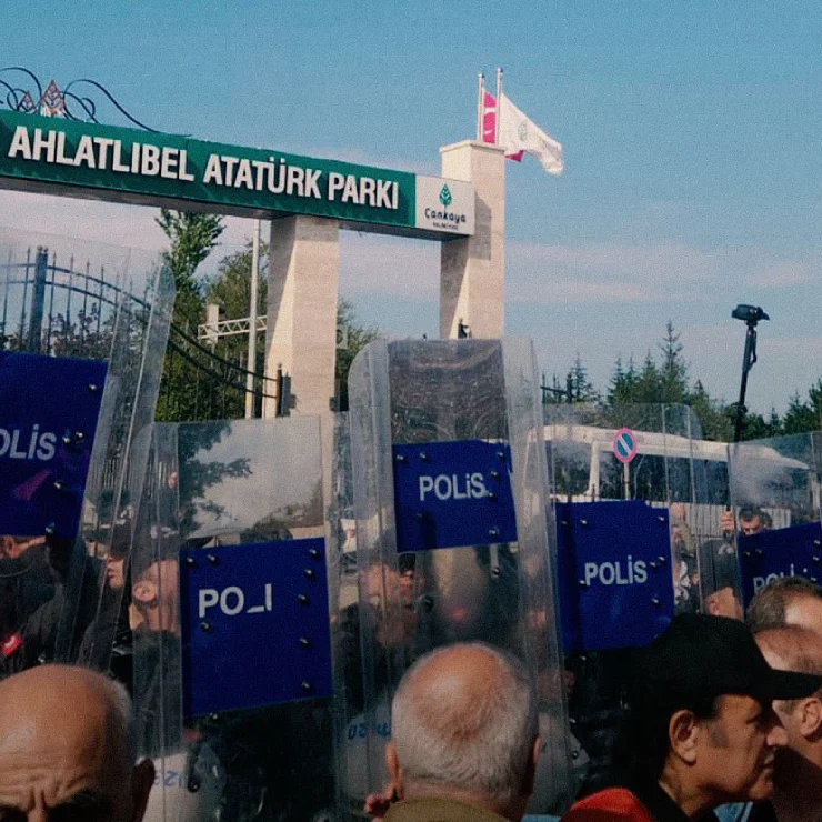 Eylemde kendini vuran emekli polis yaşamını yitirdi