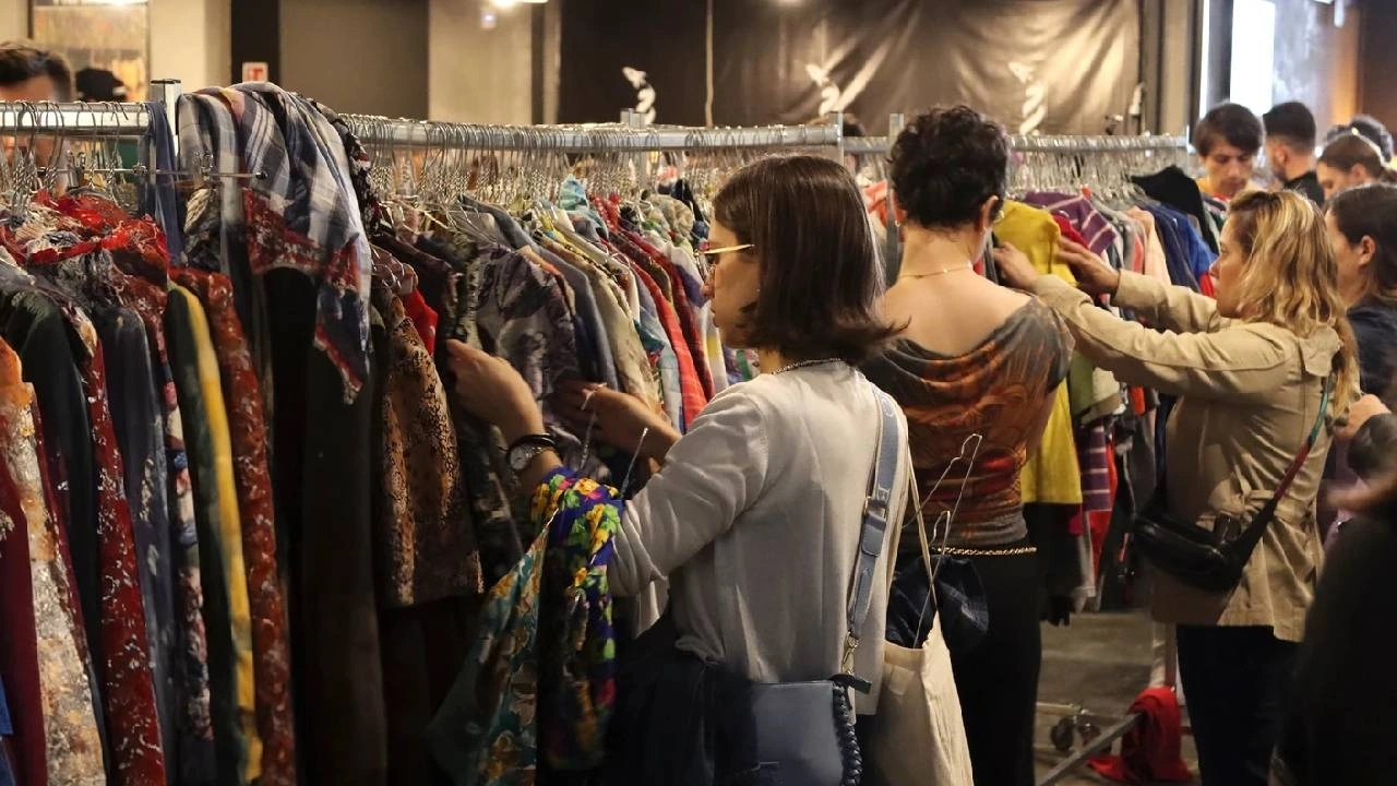 Gardırobunu boşaltırken hayatı değişti! Evinin odasından dünyaya açıldı