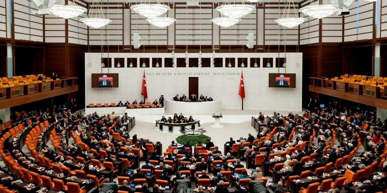 Gündem dosyasında te: Masada 3 seçenek var AYM, demişti. Gözler Meclis, de gündem son zamanlarda siyaset ve özellikle CHP öne çıktı