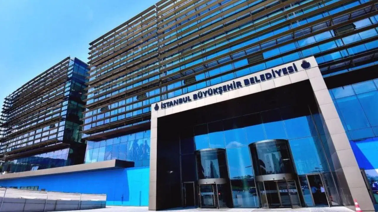 İBB soruşturması kapsamında gözaltına alınan 60 kişi adliyeye sevk edildi