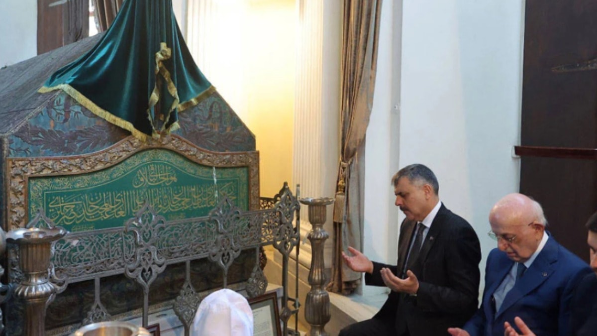 İçişleri Bakanı, II. Abdülhamid'in türbesini ziyaret etti
