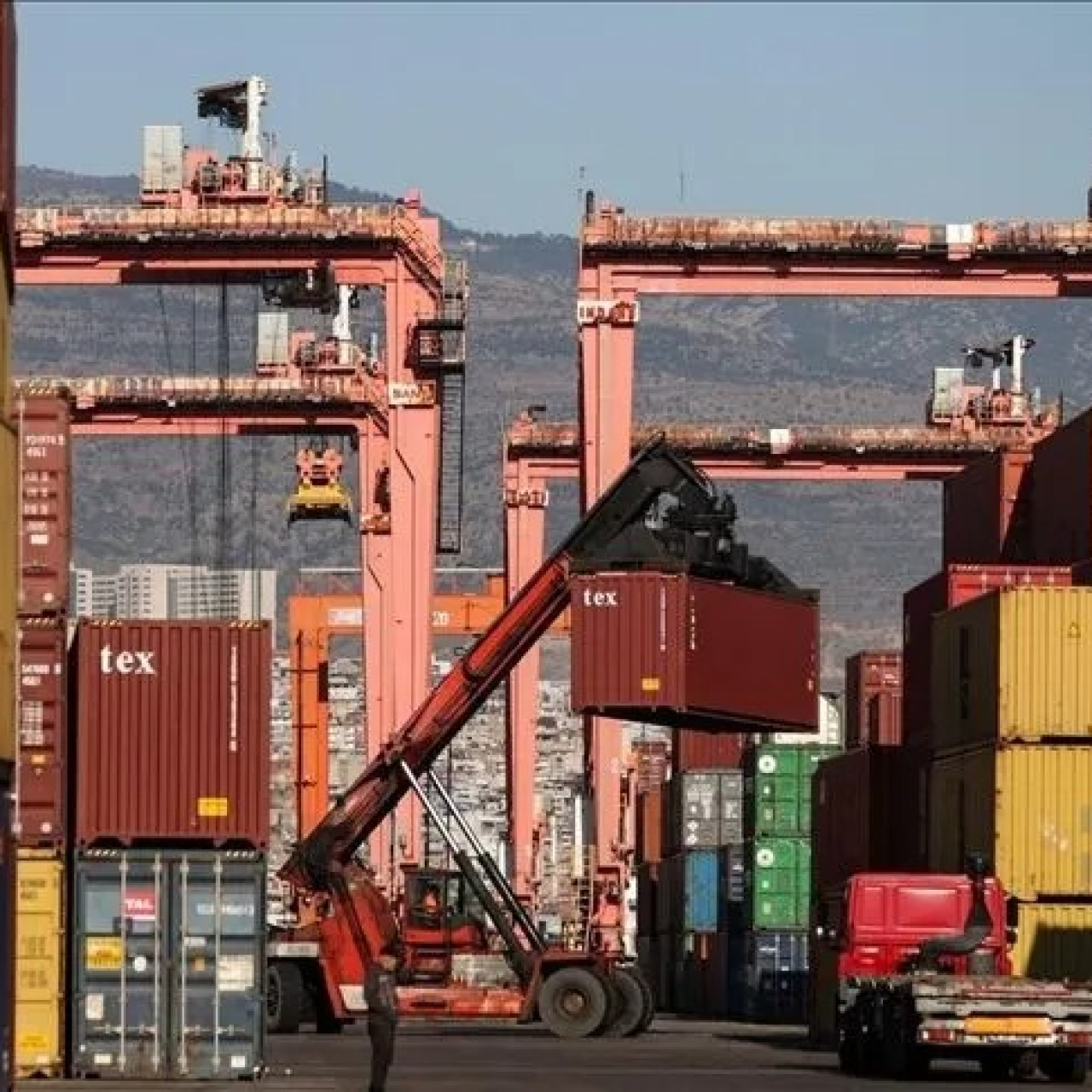 İhracatta ağustos rekoru: geçen yılın aynı ayına göre yüzde 8,1 artışla 23,5 milyar dolar oldu